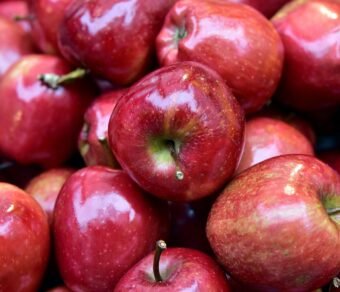 Premium Organic Apples – Fresh, Sweet, and Pesticide-Free Fruits